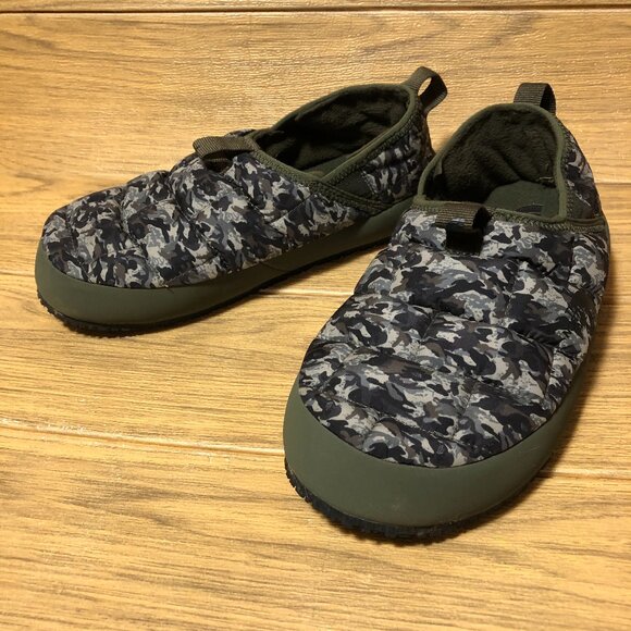 The North Face Youth  Mule Slippers, boys' size 5 - Picture 1 of 8